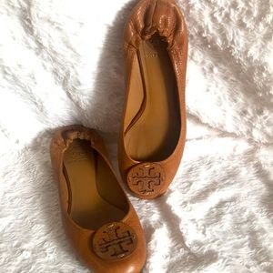 Worn one time! Like new TORY BURCH FLATS- tan.